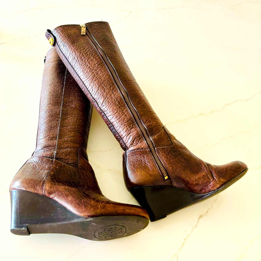 Tory Burch Deep Mahogany brown wedge boots. Perfect for Fall🍁🍂